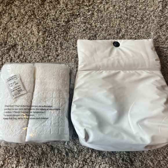 New Christian Dior hand towel with snap button canvas case - Picture 4 of 4